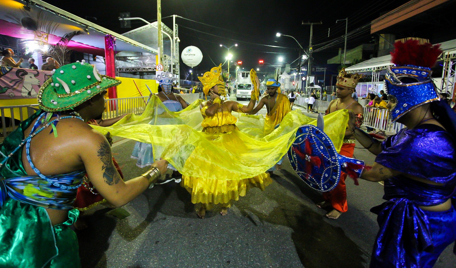 desfile de maracatu na domingos olímpio